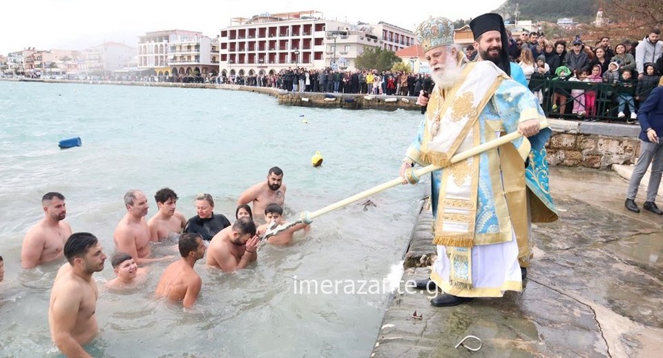 Δεν πέταξαν μακρυά τον Σταυρό λόγω καιρού / imerazant