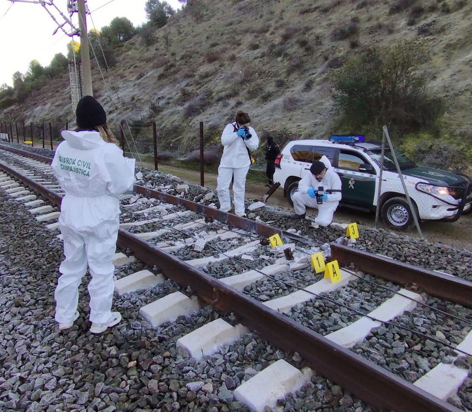 Το προβληματικό σημείο στις ράγες που ενδεχομένως προκάλεσε τον εκτροχιασμό της μοιραίας αμαξοστοιχίας στην Ισπανία / EPA μέσω ΑΠΕ-ΜΠΕ