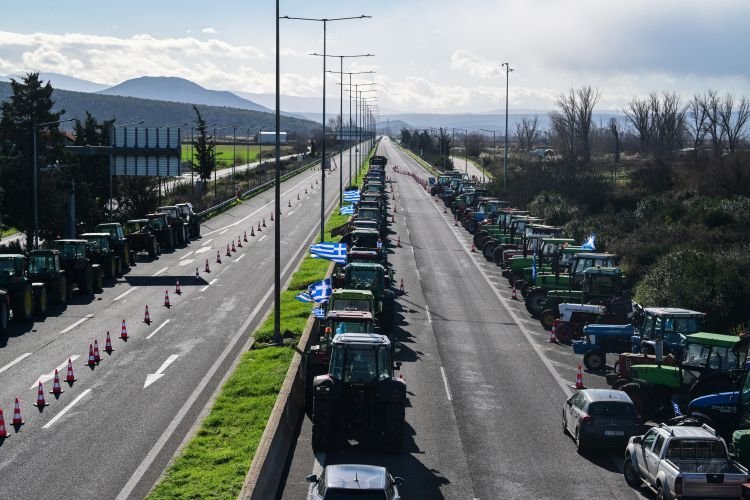 Κινητοποίηση αγροτών στην Εθνική Οδό Αθηνών-Λαμίας στο Κάστρο Βοιωτίας / EUROKINISSI