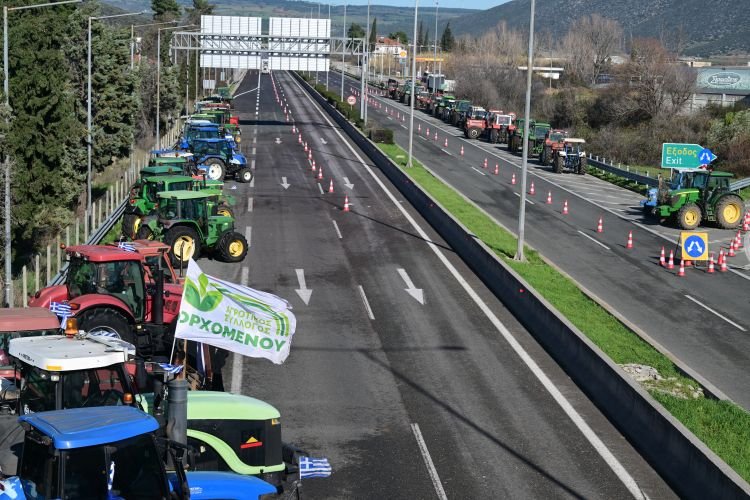 Κινητοποίηση αγροτών στην Εθνική Οδό Αθηνών-Λαμίας στο Κάστρο Βοιωτίας / EUROKINISSI