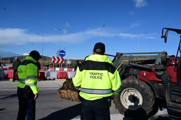 Κινητοποίηση αγροτών στην Εθνική Οδό Αθηνών-Λαμίας στο Κάστρο Βοιωτίας / EUROKINISSI