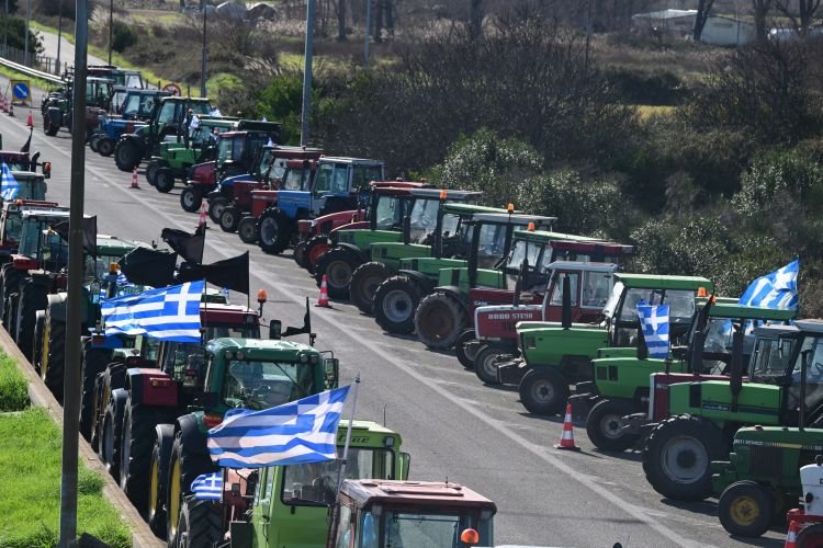 Κινητοποίηση αγροτών στην Εθνική Οδό Αθηνών-Λαμίας στο Κάστρο Βοιωτίας / EUROKINISSI