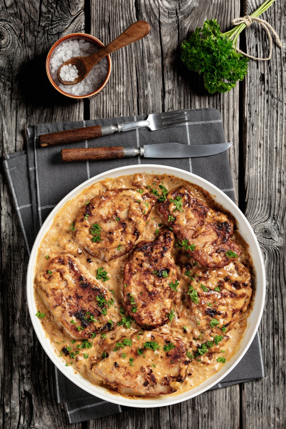 Λεμονάτο χοιρινό στο τηγάνι / Φωτογραφία: Shutterstock