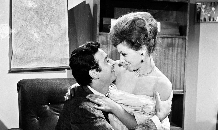 Ανδρέας Ντούζος και Μέλπω Ζαρόκωστα στη «Βίλα των οργίων»