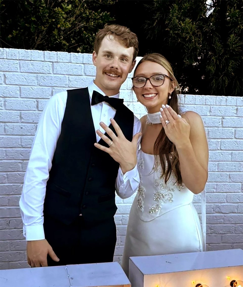 Το ζευγάρι την ημέρα του γάμου τους 