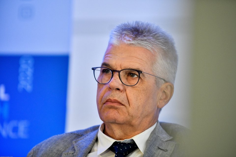 Ο ομότιμος καθηγητής Παθολογίας Λοιμώξεων της Ιατρικής Σχολής του Πανεπιστημίου Πατρών και μέλος της Επιτροπής Εμπειρογνωμόνων του υπουργείου Υγείας, Χαράλαμπος Γώγος