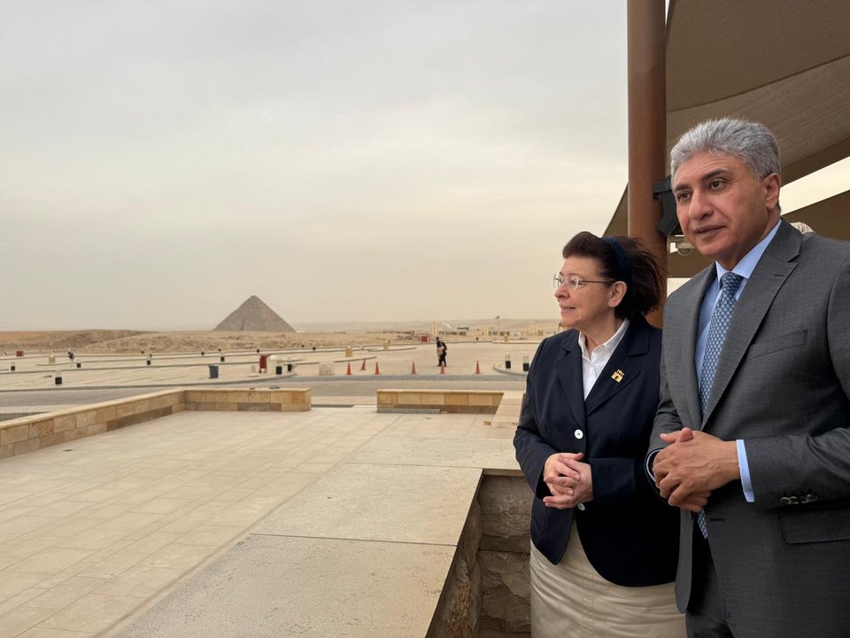 Η Λίνα Μενδώνη  με τον Υπουργό Τουρισμού και Αρχαιοτήτων της Αιγύπτου Sherif Fathy