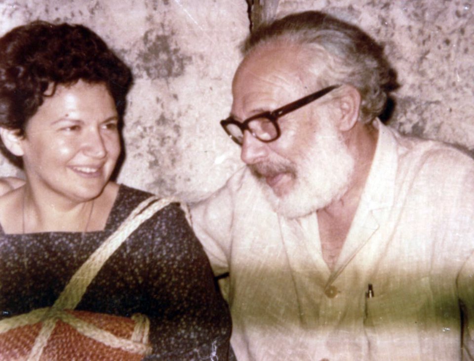 H Iωάννα Παπαντωνίου με τον Κάρολο Κουν με τον οποίο συνεργάστηκε στο Θέατρο Τέχνης