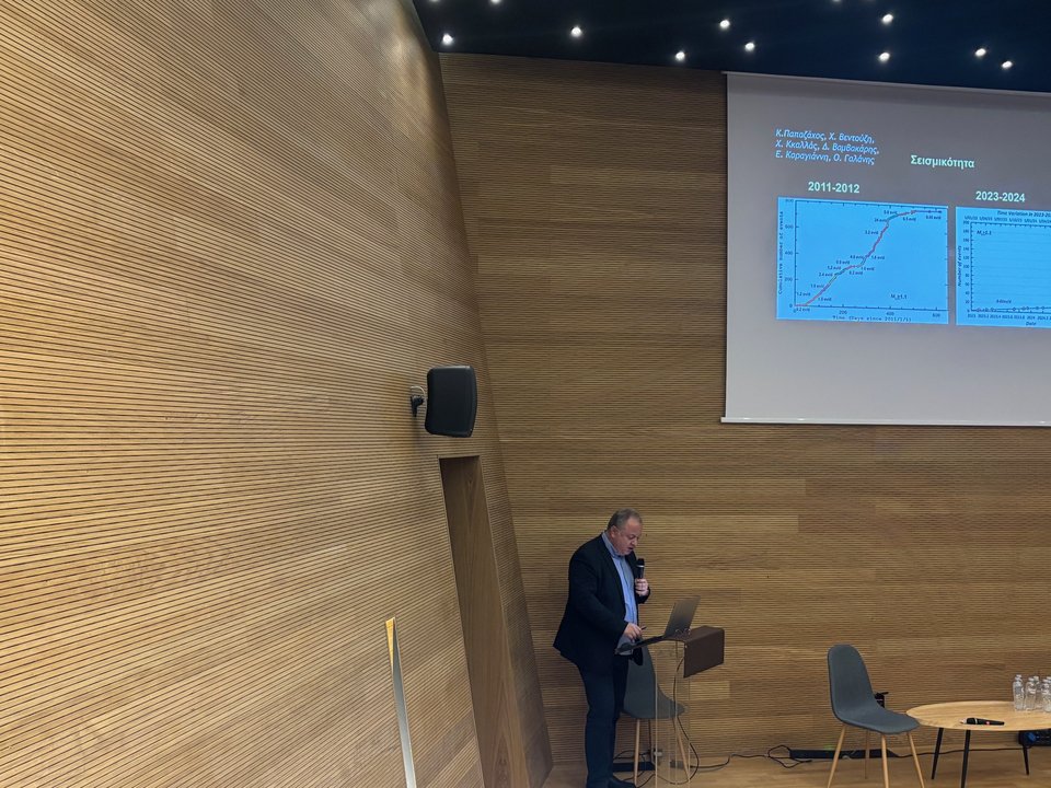 Κώστας Παπαζάχος