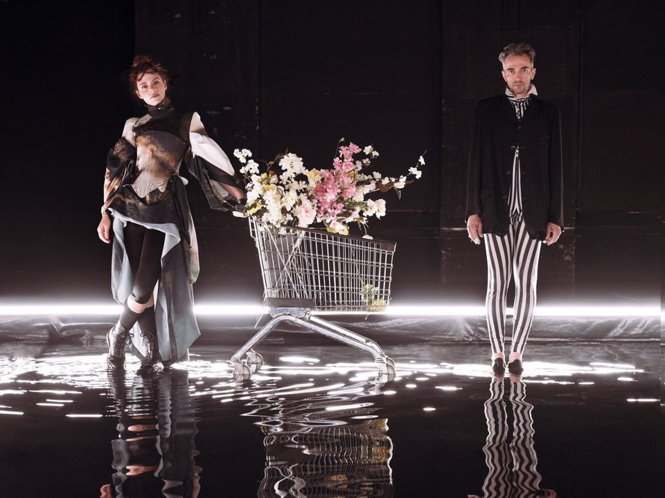 Έφη Μπίρμπα και Άρης Σερβετάλης στην παράσταση «To όνειρο ενός γελοίου» στο Θέατρο Κιβωτός 