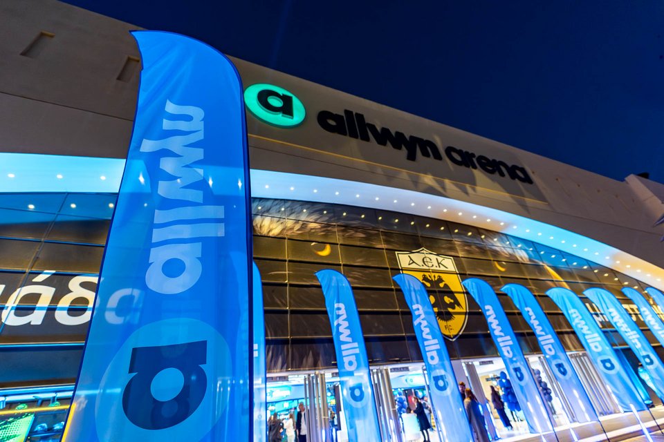 Πλήθος κόσμου βρέθηκε στα λαμπερά εγκαίνια του καταστήματος Allwyn στην Allwyn Arena 