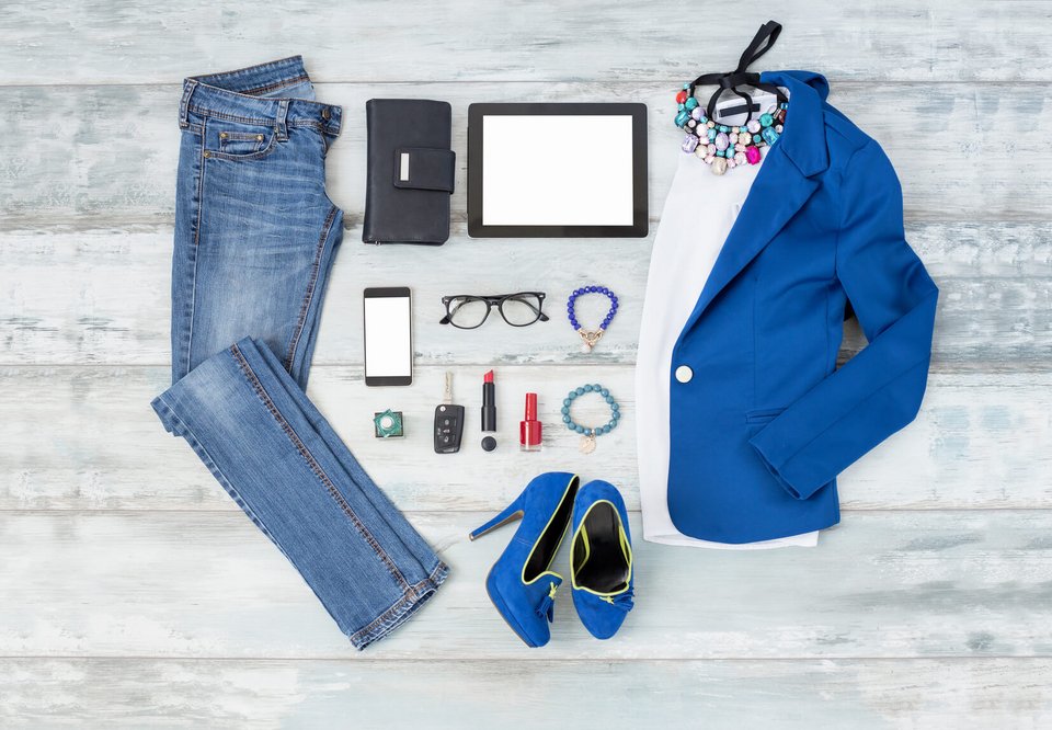 Πίσω από αυτές τις μικρές, εκνευριστικές ήττες, όμως, υπάρχει ένα πεδίο γνώσης που συνδυάζει εμπειρία ραπτικής, πρακτικές καθαρισμού και απλές «τεχνικές» πρόληψης, οι οποίες –όπως δείχνουν οι ειδικοί– μπορούν να παρατείνουν αισθητά τη ζωή της γκαρνταρόμπας / INSTAGRAM