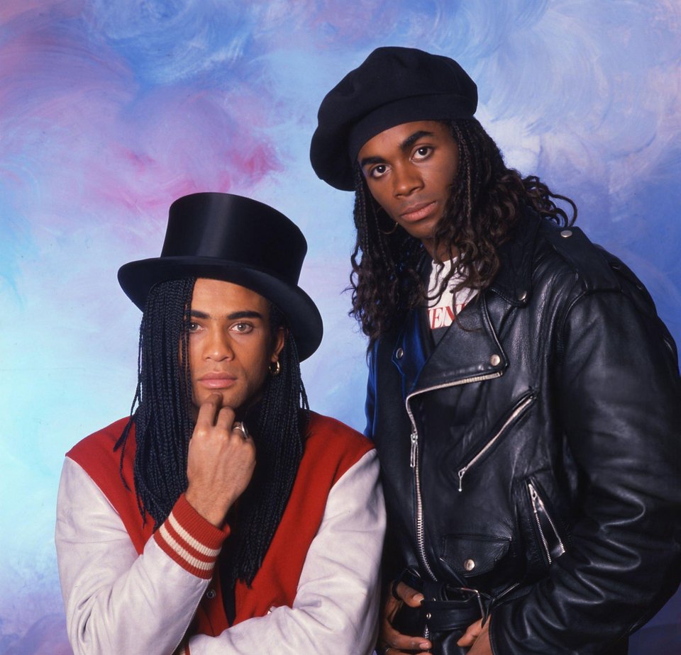 Τρεις δεκαετίες μετά τη στιγμή που το όνομα Milli Vanilli έγινε συνώνυμο της μεγαλύτερης ποπ εξαπάτησης της εποχής των βιντεοκλίπ, ο Fab Morvan επέστρεψε στο πιο ειρωνικό σκηνικό απ’ όλα: στα Grammys / WIKIPEDIA