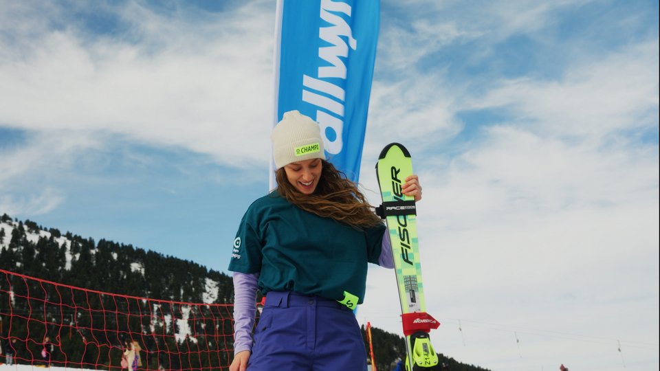 Εύα Νίκου, Παραολυμπιονίκης στο Παρα-Αλπικό Σκι και Allwyn Champion 