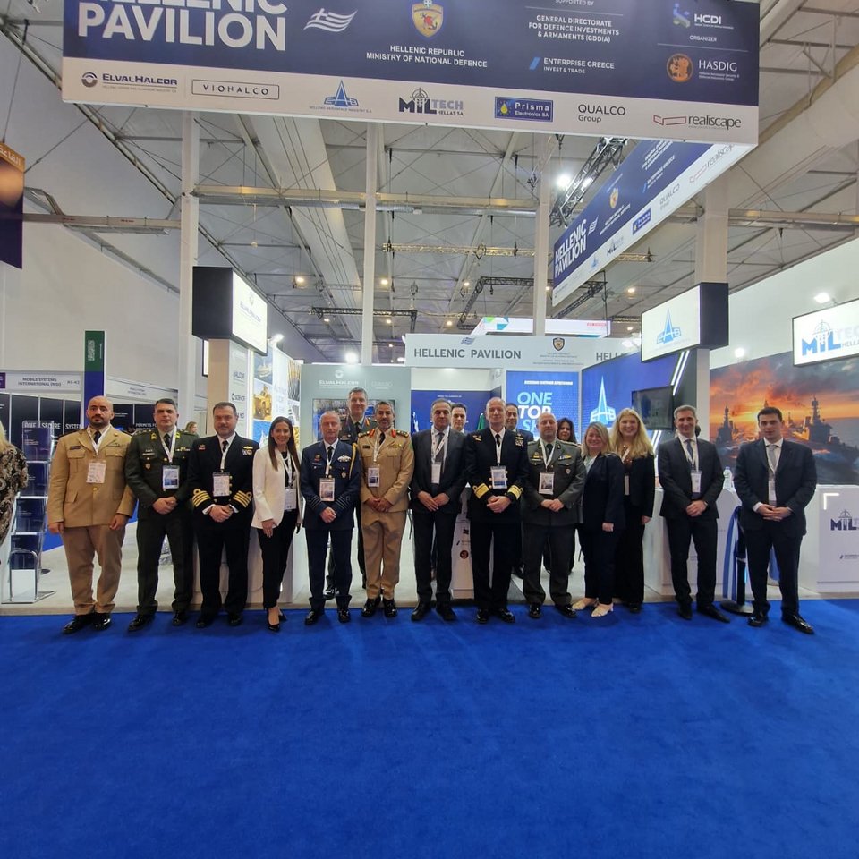 Ο ΑΚΑΜ της Σαουδικής Αραβίας στην Ελλάδα Col Qutaim Alsahali κατά την επίσκεψή του στο ελληνικό περίπτερο 