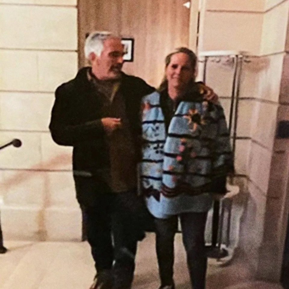 Η Αριάν ντε Ρότσιλντ με τον καταδικασμένο για σεξουαλικά εγκλήματα, Έπσταϊν. 