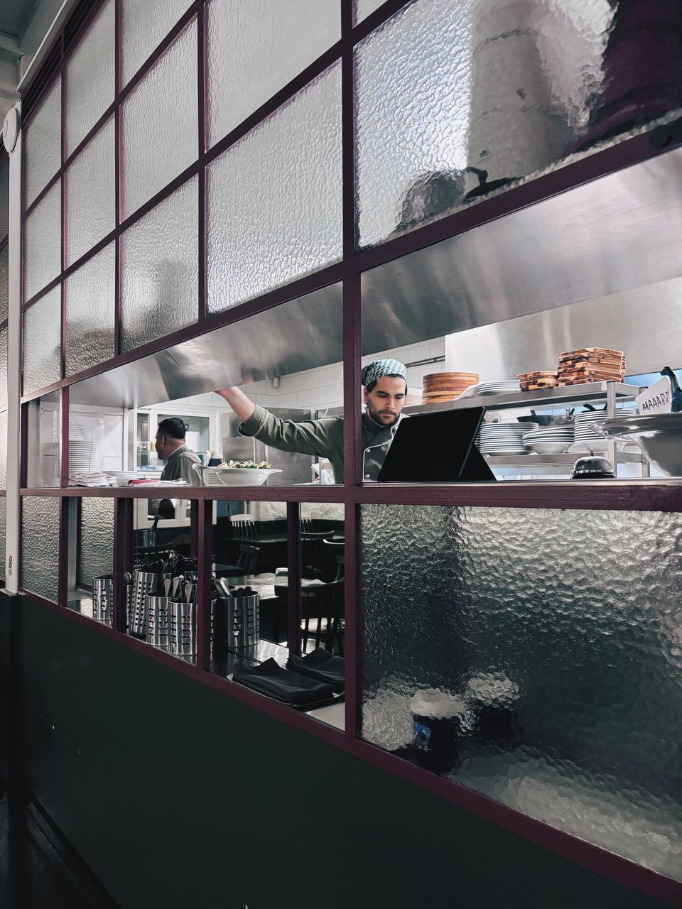 Η κουζίνα του Lollo's στο Χαλάνδρι / Φωτογραφία: Μάνος Λειβαδάρος/iefimerida