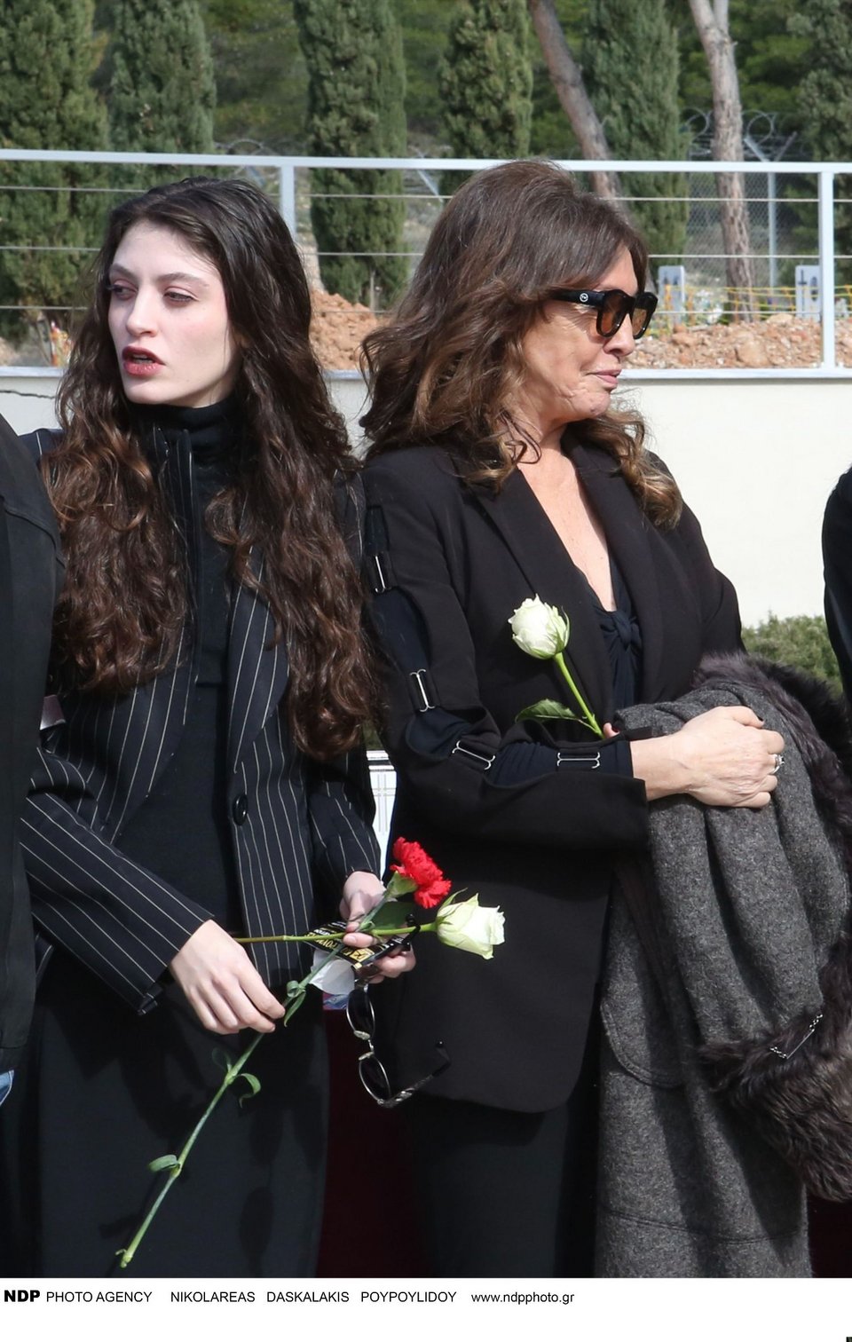 Στο τελευταίο αντίο στον Λάκη Ραπτάκη και η κόρη της Φαίδρα