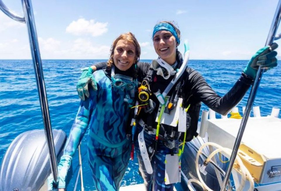 Η Τζαν και η κόρη της, Σόφι, οι εθελόντριες-επιστήμονες που ανακάλυψαν το κοράλλι 