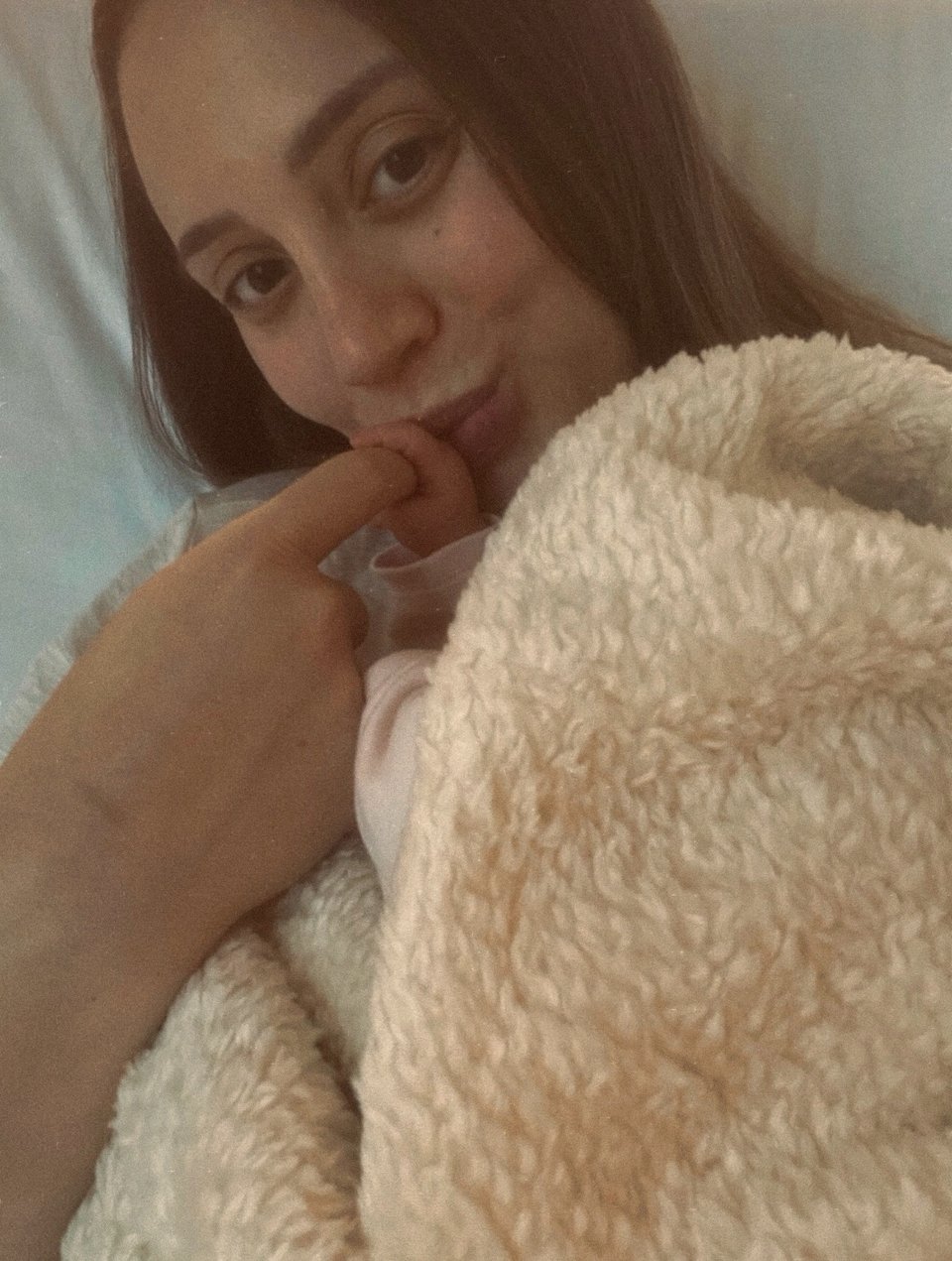  Η Άννα Κορακάκη με το νεογέννητο παιδί της / Instagram @annakorakaki 