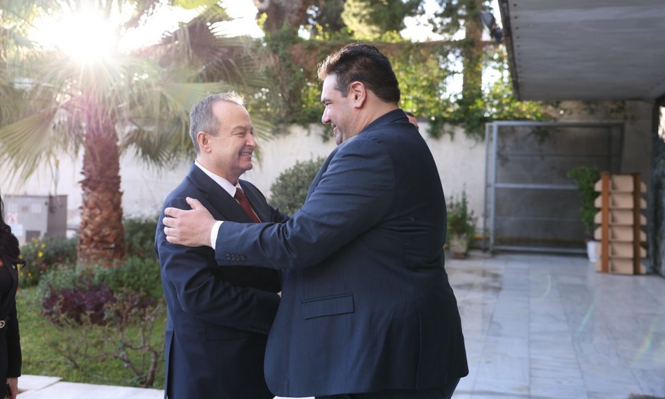 Ο υπουργός Εσωτερικών Θοδωρής Λιβάνιος υποδέχθηκε τον Σέρβο ομόλογό του, Ίβιτσα Ντάτσιτς / Εικόνα: Υπουργείο Εσωτερικών
