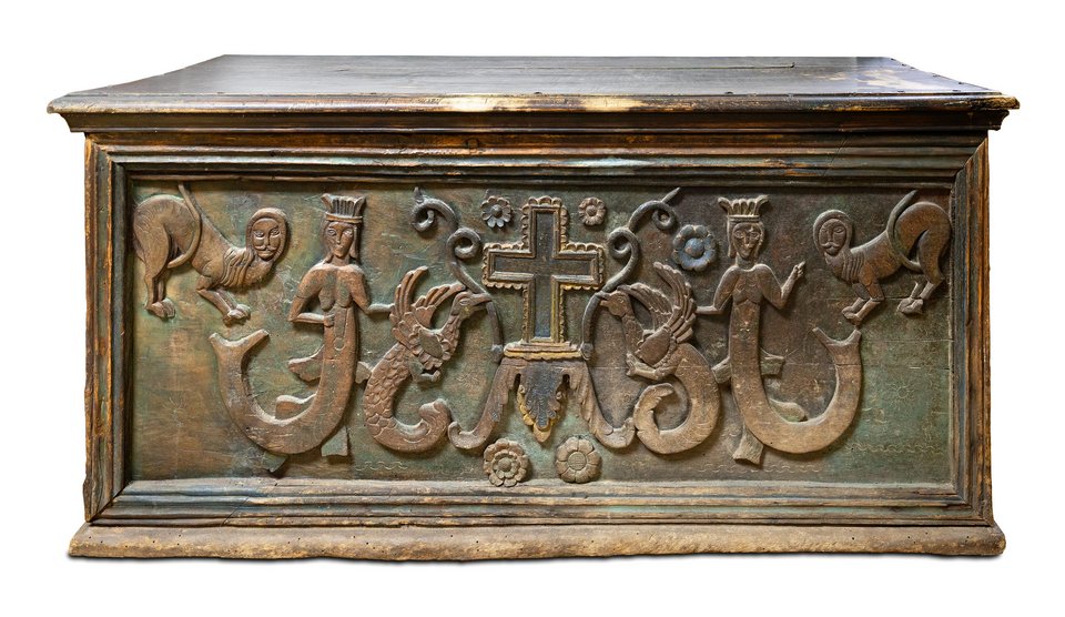 Ξυλόγλυπτη δρύινη κασέλα (oρεινή Πελοπόννησος, β´μισό 18ου αιώνα), Εκτίμηση €6.000-8.000