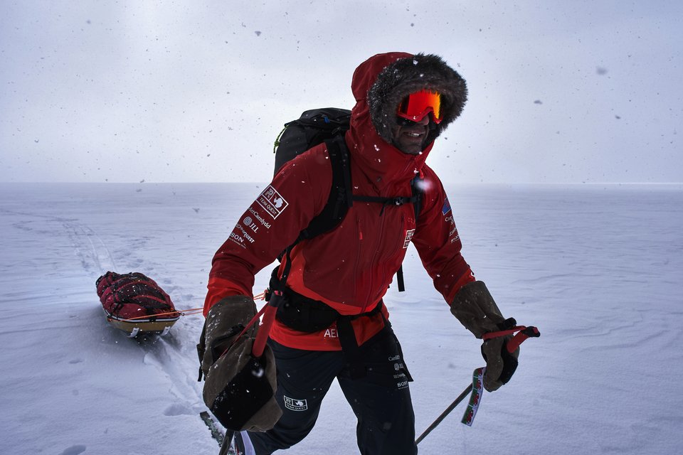 Ο Richard Parks ξέρει καλά τι σημαίνει να φτάνεις στο χείλος και να αποφασίζεις να συνεχίσεις. Πολύ πριν πατήσει σε κορυφές ή πόλους, η πιο δύσκολη ανάβαση της ζωής του ήρθε το 2009, όταν, στα 31 του, μια σοβαρή κάκωση και μια χειρουργική επέμβαση έβαλαν οριστικό τέλος στην καριέρα του στο επαγγελματικό ράγκμπι / INSTAGRAM