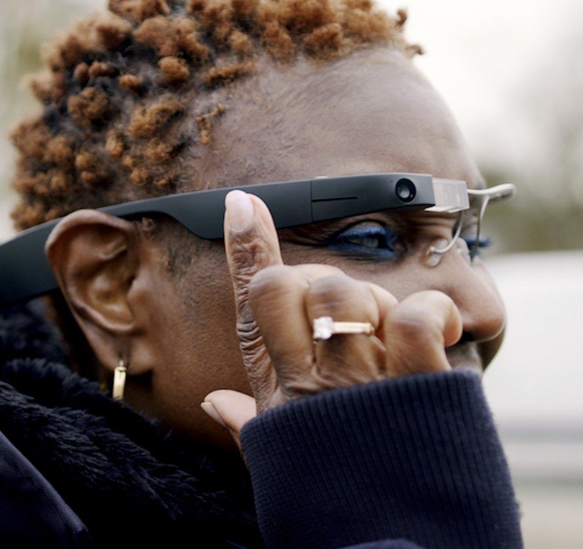 Για τους τυφλούς ανθρώπους, όμως, αυτή η επιβεβαίωση δεν υπήρχε ποτέ με τον ίδιο τρόπο. Τώρα, μια νέα γενιά εφαρμογών τεχνητής νοημοσύνης υπόσχεται κάτι που μέχρι πρόσφατα έμοιαζε με επιστημονική φαντασία / AP