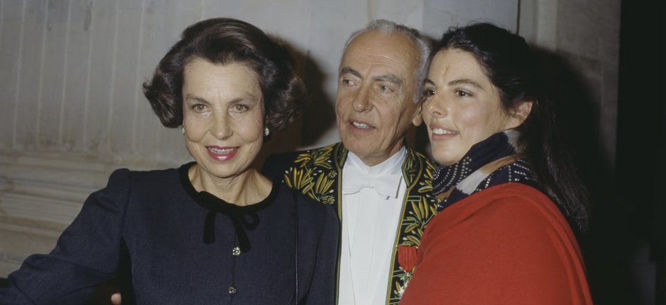 Η οικογένεια Bettencourt Meyers (L’Oréal) αναφέρεται στα 93,8 δισ. δολάρια, με την Φρανσουάζ Μπετανκούρ Μεγιέρ να εμφανίζεται ως η πλουσιότερη γυναίκα στον κόσμο και κεντρική φιγούρα στη διατήρηση της οικογενειακής περιουσίας / GETTY