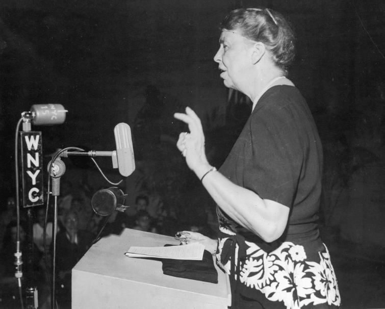Έναν αιώνα πριν, η Eleanor Roosevelt είχε ήδη ανοίξει τον δρόμο μιας πιο ενεργής, δημόσιας Πρώτης Κυρίας / WIKIPEDIA