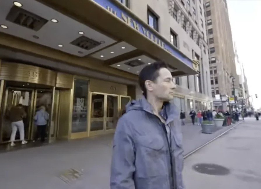 Ο Μίκι Μπαρέτο εμφανίστηκε προ ημερών σε δικαστήριο του Μανχάταν και δήλωσε ένοχος, αποδεχόμενος ότι πλαστογράφησε αρχεία ιδιοκτησίας με σκοπό να εμφανιστεί ως ιδιοκτήτης του ξενοδοχείου / YOUTUBE