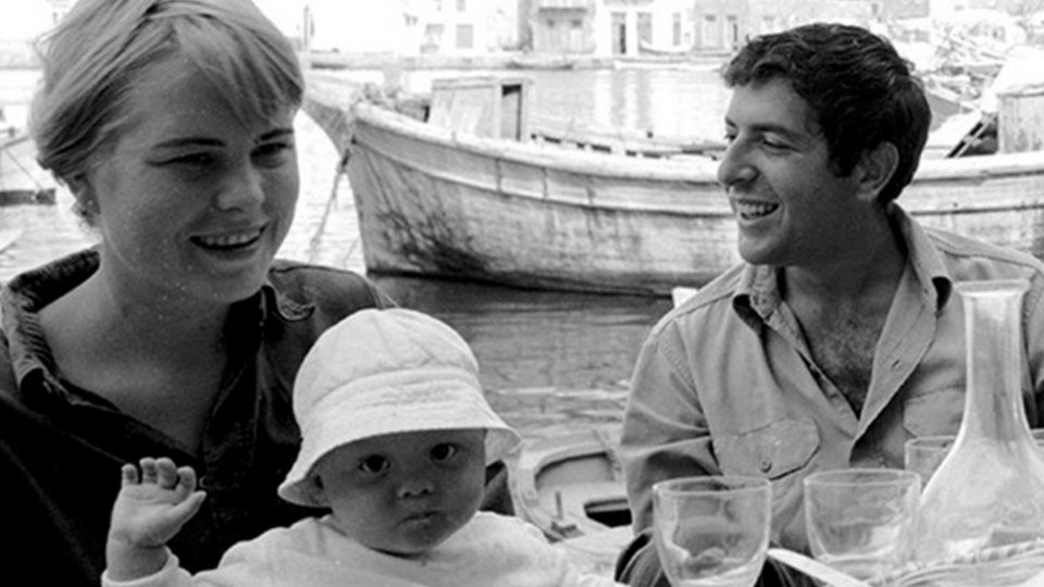 Το νησί συνδέθηκε έντονα με τον μύθο του Leonard Cohen, κάτι που αποτυπώθηκε στο ντοκιμαντέρ «Marianne &amp; Leonard: Words of Love» / IMDB