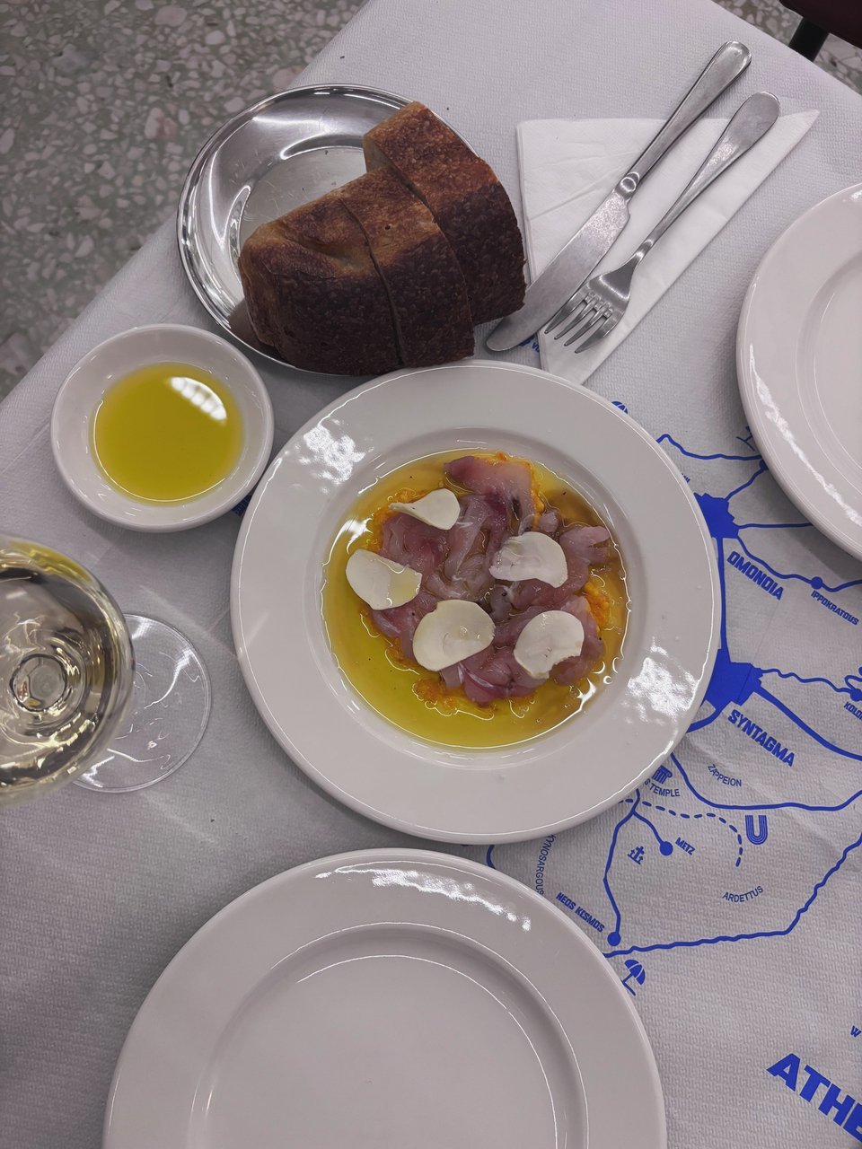 Η ωμή σφυρίδα με κάστανο, καμένο μανταρίνι και λάδι καφέ / Φωτογραφία: Mάνος Λειβαδάρος/iefimerida