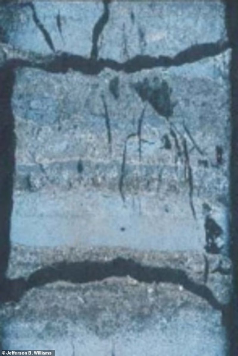 Ένα μικρότερο σεισμικό συμβάν εντοπίστηκε κάποια στιγμή μεταξύ 26 και 36 μ.Χ. (φωτογραφία), το χρονικό πλαίσιο στο οποίο το Κατά Ματθαίον Ευαγγέλιο περιγράφει έναν σεισμό μετά τον θάνατο του Ιησού