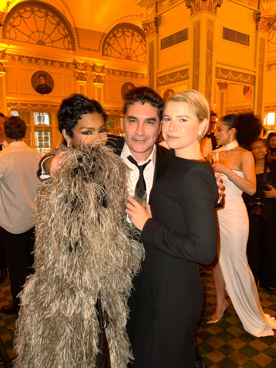 Χριστόφορος Παπακαλιάτης με τις Teyana Taylor &amp; Jessie Buckley/Φωτογραφία: Vogue x GQ Fashion &amp; Film PARTY 2026 / India Bharadwaj  