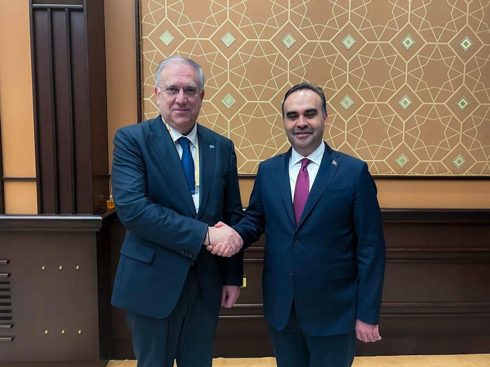 Ο υπουργός Ανάπτυξης Τάκης Θεοδωρικάκος με τον Τούρκο υπουργό Βιομηχανίας, Μεχμέτ Φατίχ Κασίρ στην Άγκυρα