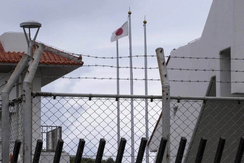  Σημαία της Ιαπωνίας κυματίζει σε βάση του στρατού στο Γιουναγκούνι