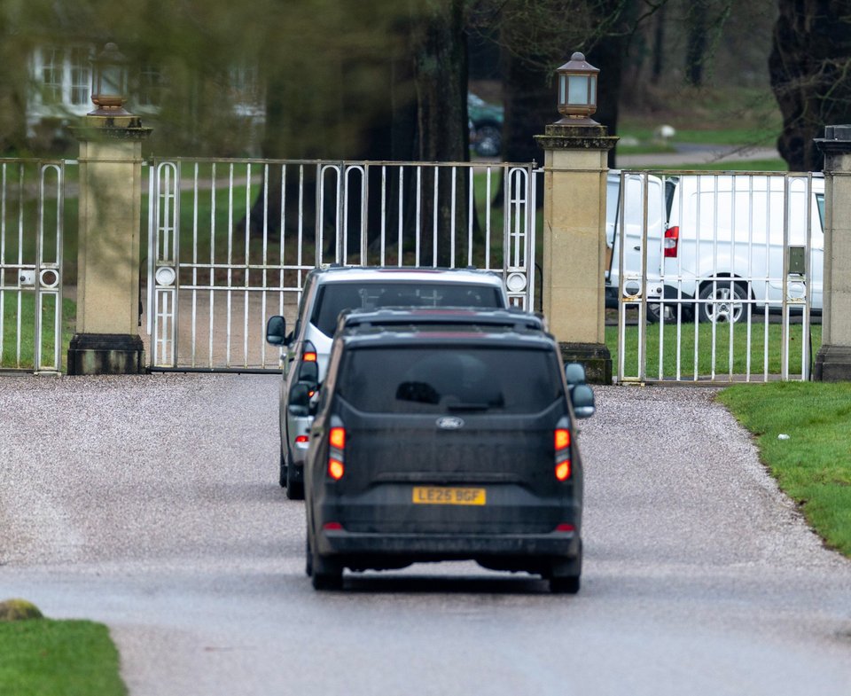 Οι αστυνομικές Αρχές πραγματοποιούν έρευνες και στην πρώην κατοικία του, το Royal Lodge