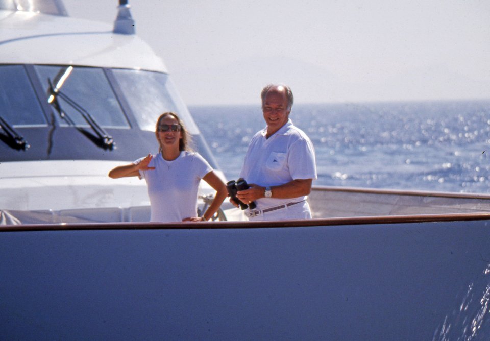 Ο Αγά Χαν (πέθανε στις 4 Φεβρουαρίου 2025) και η πριγκίπισσα Ζάχρα το 2004