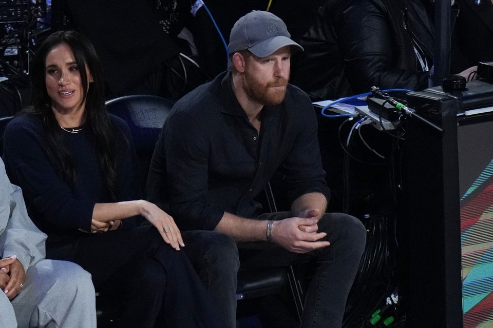 Ο πρίγκιπας Χάρι και η Μέγκαν Μαρκλ συγκέντρωσαν όλα τα βλέμματα, πραγματοποιώντας μια εμφάνιση στις κερκίδες του NBA All-Star Game.