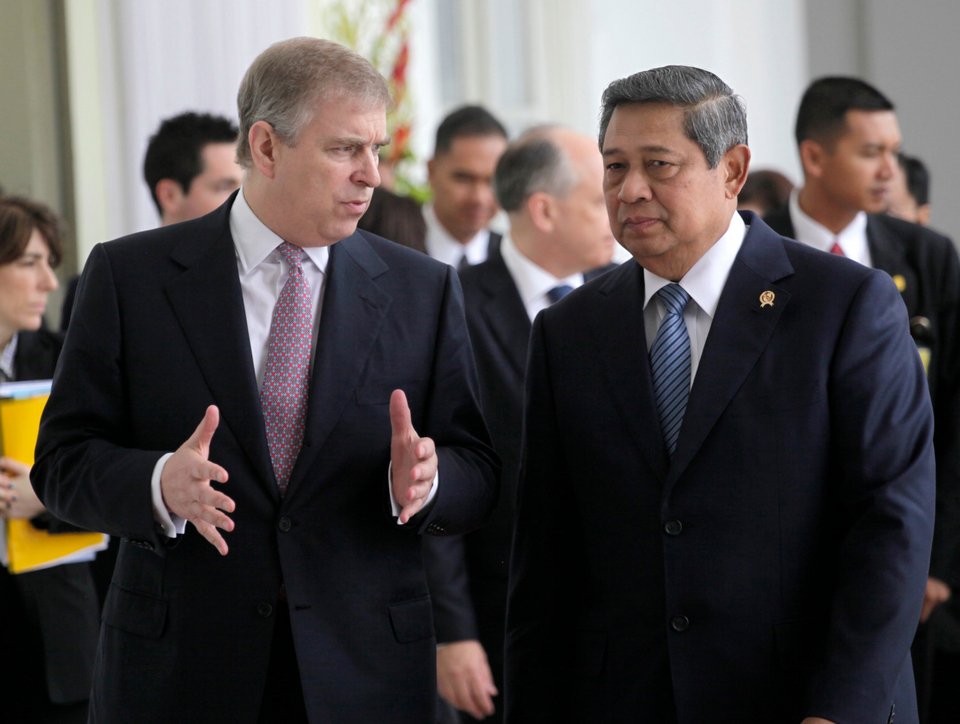 Ο πρώην πρίγκιπας Άντριου σε ταξίδι του στην Ινδονησία το 2011 