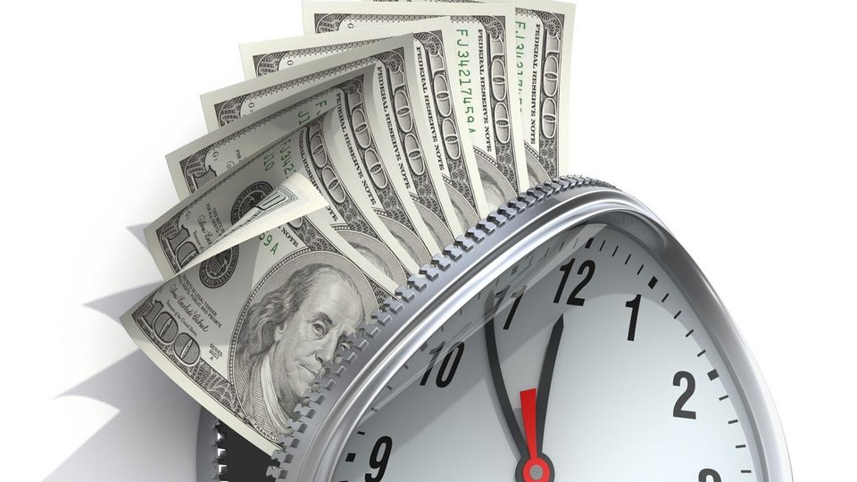 Ωστόσο, νέα ερευνητικά ευρήματα δείχνουν ότι τα χρήματα δεν είναι πάντα ο «βασιλιάς» των ανταμοιβών. Σε αρκετές περιπτώσεις, μια παροχή που κοστίζει μεν, αλλά μεταφράζεται σε κάτι πιο σπάνιο στη σύγχρονη εργασιακή ζωή —λίγο χρόνο— μπορεί να έχει ισχυρότερο ψυχολογικό αποτέλεσμα: επιπλέον αμειβόμενη άδεια / SHUTTERSTOCK