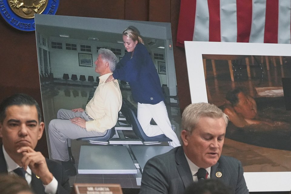 Φωτογραφίες του Μπιλ Κλίντον από τα αρχεία Έπσταϊν
