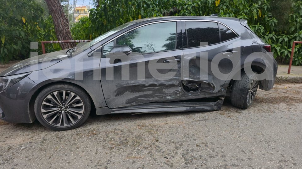 Σμπαράλια τα αυτοκίνητα που πήρε σβάρνα στο Κολωνάκι η μεθυσμένη τραγουδίστρια