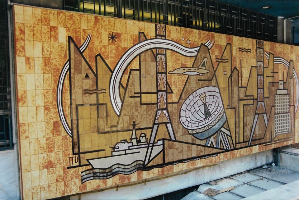 Κεραμικά στους εξωτερικούς τοίχους του κτιρίου ΟΤΕ στην οδό 3η Σεπτεμβρίου, Αθήνα&nbsp;Eυγενική παραχώρηση της Οικογένειας Βαλσαμάκη&nbsp;