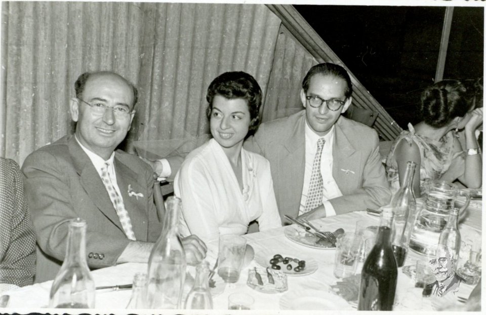  Ο Ελευθέριος και η σύζυγός του, Λίλη, με τον Ευτύχιο Νικολιουδάκη σε τραπέζι βάπτισης στα Χανιά (1957)