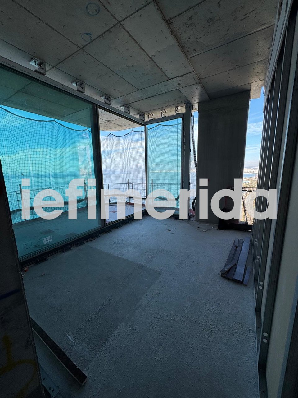 Αποκλειστικό ρεπορτάζ του iefimerida με φωτό και βίντεο από το εσωτερικό διαμερίσματος του ουρανοξύστη:﻿