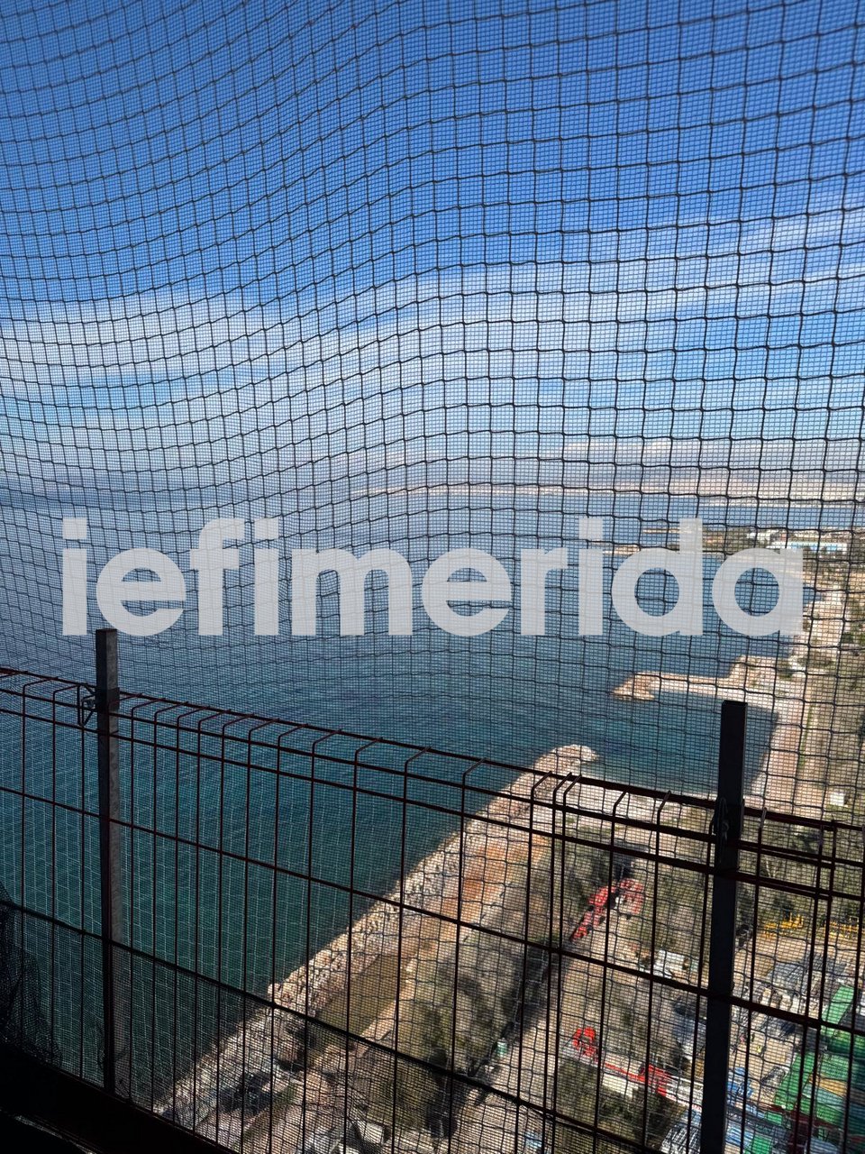 Αποκλειστικό ρεπορτάζ του iefimerida με φωτό και βίντεο από το εσωτερικό διαμερίσματος του ουρανοξύστη:﻿