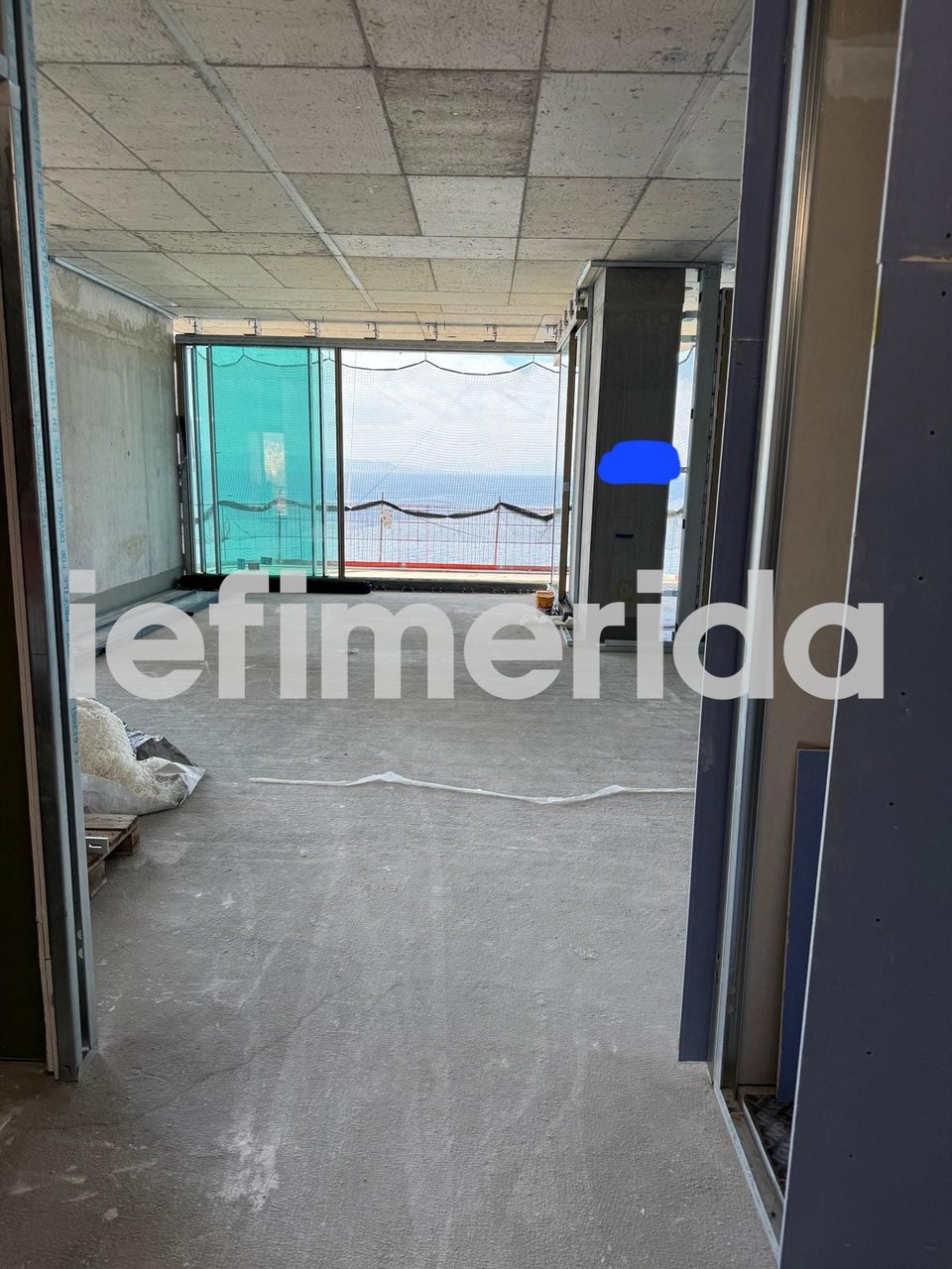 Αποκλειστικό ρεπορτάζ του iefimerida με φωτό και βίντεο από το εσωτερικό διαμερίσματος του ουρανοξύστη:﻿