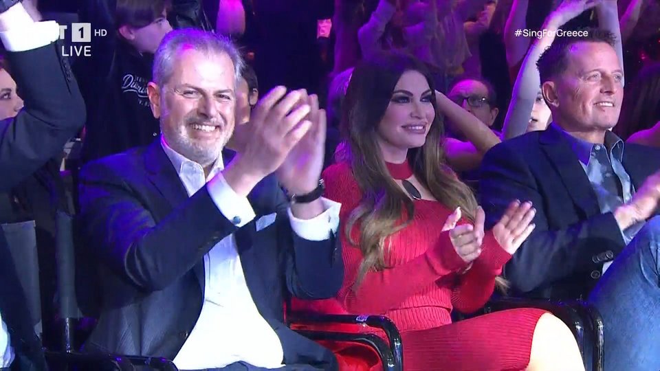 Η Κίμπερλι Γκιλφόιλ δίπλα στον πρόεδρο της ΕΡΤ